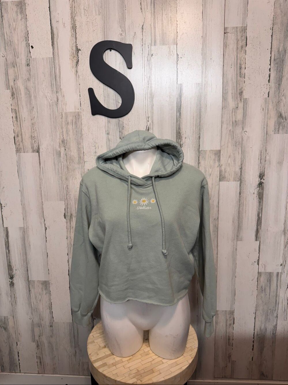 Hollister Embroidered Daisy Raw Hem Cropped Hoodie Womens Small Sage Green
